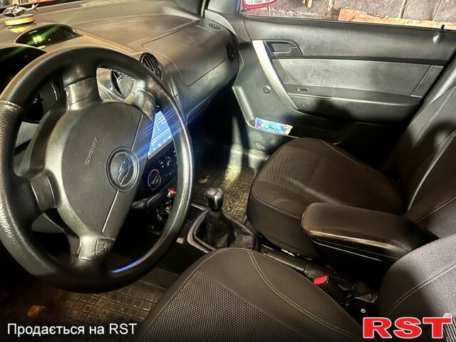 Красный Шевроле Авео, объемом двигателя 1.5 л и пробегом 280 тыс. км за 2800 $, фото 6 на Automoto.ua
