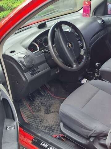 Красный Шевроле Авео, объемом двигателя 1.5 л и пробегом 176 тыс. км за 2650 $, фото 13 на Automoto.ua