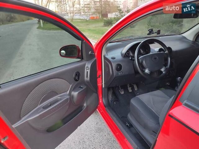 Красный Шевроле Авео, объемом двигателя 1.5 л и пробегом 190 тыс. км за 3300 $, фото 12 на Automoto.ua