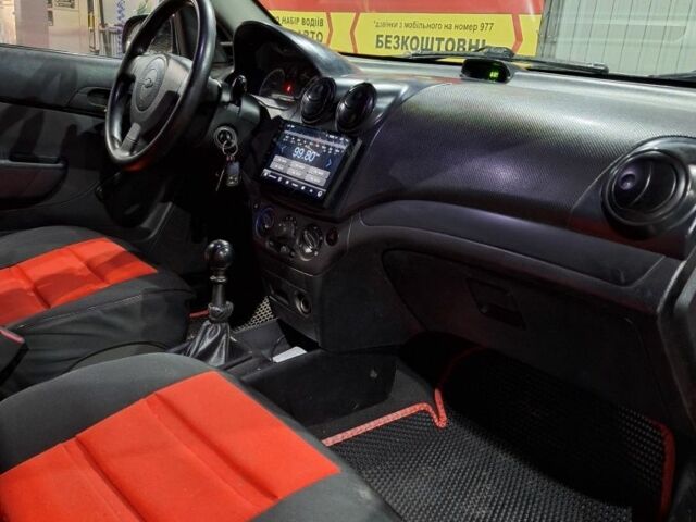 Червоний Шевроле Авео, об'ємом двигуна 1.5 л та пробігом 265 тис. км за 3800 $, фото 6 на Automoto.ua