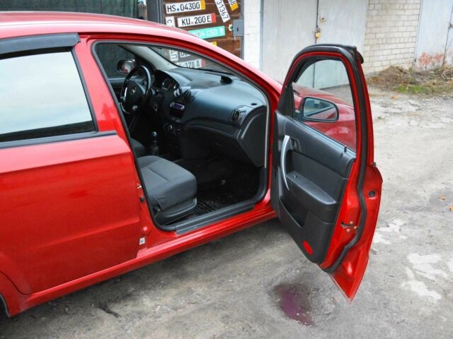 Красный Шевроле Авео, объемом двигателя 1.5 л и пробегом 87 тыс. км за 4800 $, фото 13 на Automoto.ua