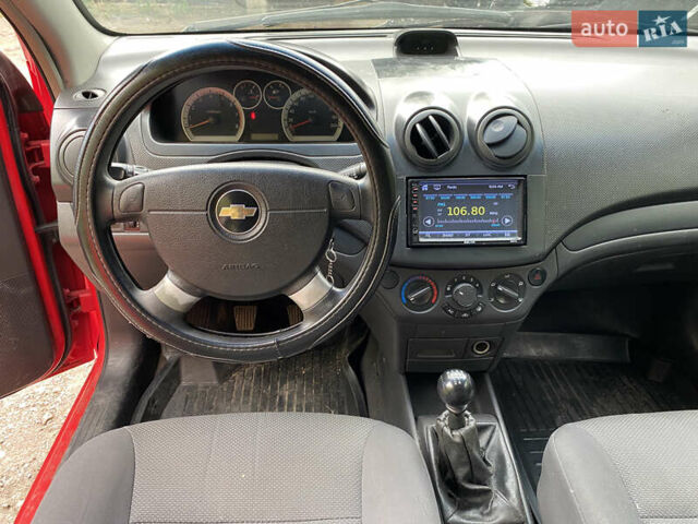 Красный Шевроле Авео, объемом двигателя 1.5 л и пробегом 176 тыс. км за 3300 $, фото 9 на Automoto.ua