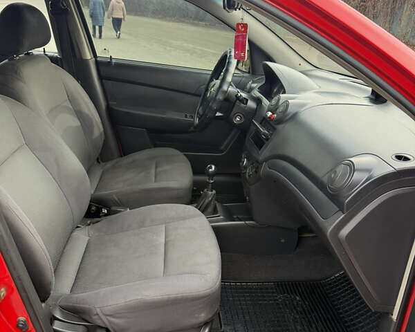 Красный Шевроле Авео, объемом двигателя 1.5 л и пробегом 187 тыс. км за 3300 $, фото 16 на Automoto.ua