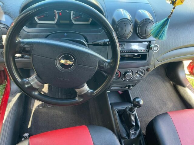 Красный Шевроле Авео, объемом двигателя 1.5 л и пробегом 210 тыс. км за 3400 $, фото 8 на Automoto.ua