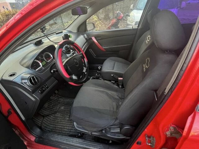 Красный Шевроле Авео, объемом двигателя 1.5 л и пробегом 184 тыс. км за 3000 $, фото 10 на Automoto.ua