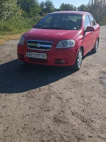 Красный Шевроле Авео, объемом двигателя 1.5 л и пробегом 217 тыс. км за 3600 $, фото 1 на Automoto.ua