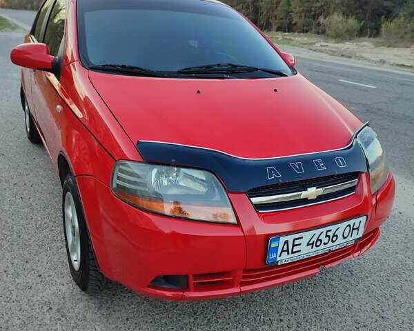 Красный Шевроле Авео, объемом двигателя 1.5 л и пробегом 190 тыс. км за 3300 $, фото 1 на Automoto.ua