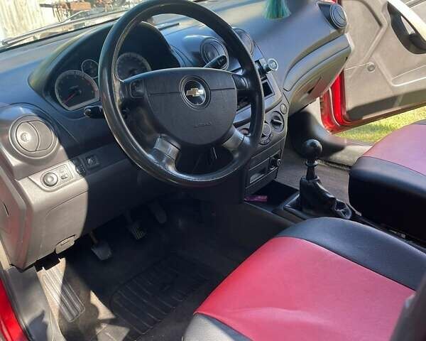 Красный Шевроле Авео, объемом двигателя 1.5 л и пробегом 210 тыс. км за 3400 $, фото 5 на Automoto.ua