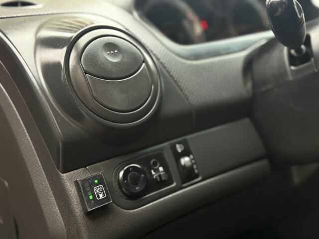 Красный Шевроле Авео, объемом двигателя 1.5 л и пробегом 280 тыс. км за 2800 $, фото 6 на Automoto.ua