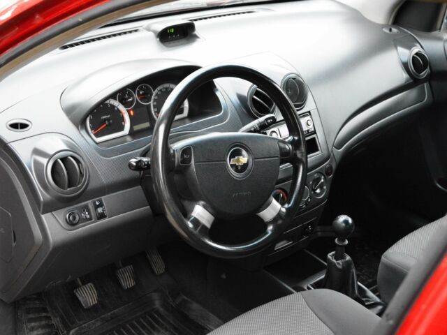Красный Шевроле Авео, объемом двигателя 1.5 л и пробегом 87 тыс. км за 4800 $, фото 19 на Automoto.ua