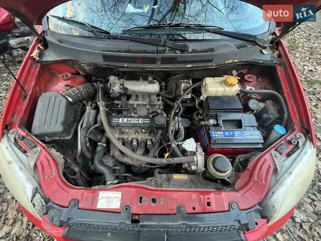 Червоний Шевроле Авео, об'ємом двигуна 1.5 л та пробігом 184 тис. км за 3000 $, фото 5 на Automoto.ua