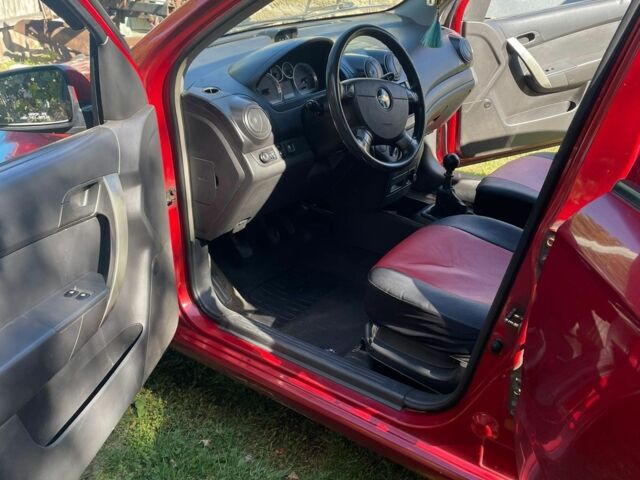 Красный Шевроле Авео, объемом двигателя 1.5 л и пробегом 210 тыс. км за 3400 $, фото 3 на Automoto.ua