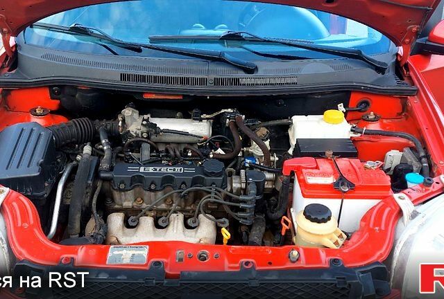 Красный Шевроле Авео, объемом двигателя 1.5 л и пробегом 212 тыс. км за 4500 $, фото 8 на Automoto.ua
