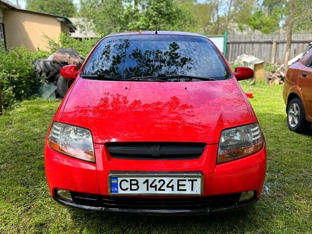 Красный Шевроле Авео, объемом двигателя 1.5 л и пробегом 190 тыс. км за 3100 $, фото 2 на Automoto.ua