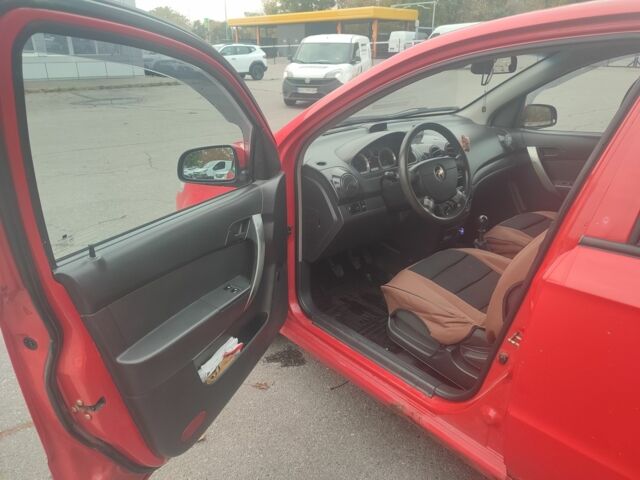 Червоний Шевроле Авео, об'ємом двигуна 1.5 л та пробігом 185 тис. км за 2800 $, фото 6 на Automoto.ua