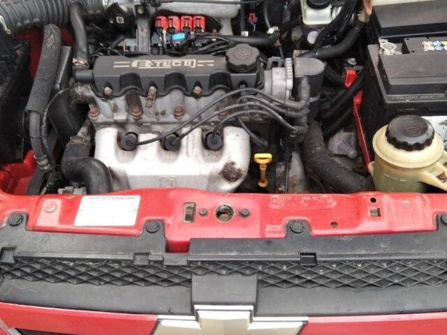 Красный Шевроле Авео, объемом двигателя 1.5 л и пробегом 325 тыс. км за 2900 $, фото 7 на Automoto.ua