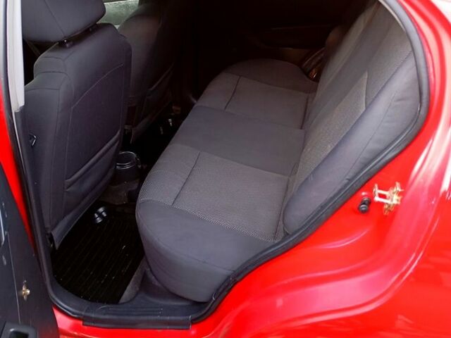 Красный Шевроле Авео, объемом двигателя 1.5 л и пробегом 240 тыс. км за 3500 $, фото 4 на Automoto.ua