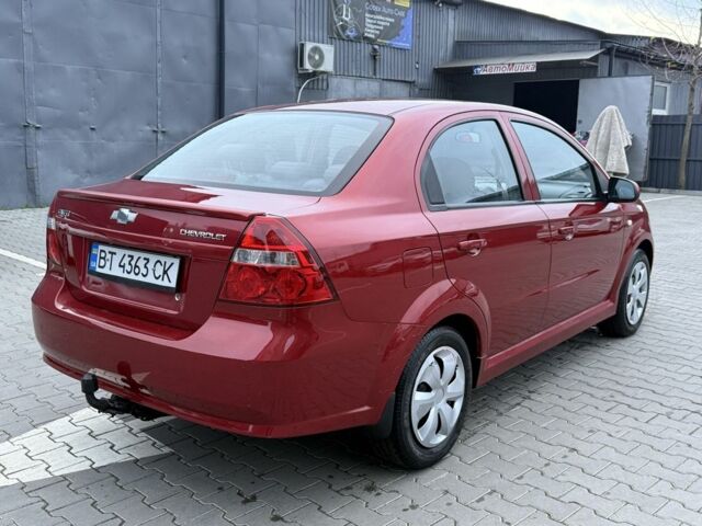 Красный Шевроле Авео, объемом двигателя 1.4 л и пробегом 180 тыс. км за 3300 $, фото 3 на Automoto.ua