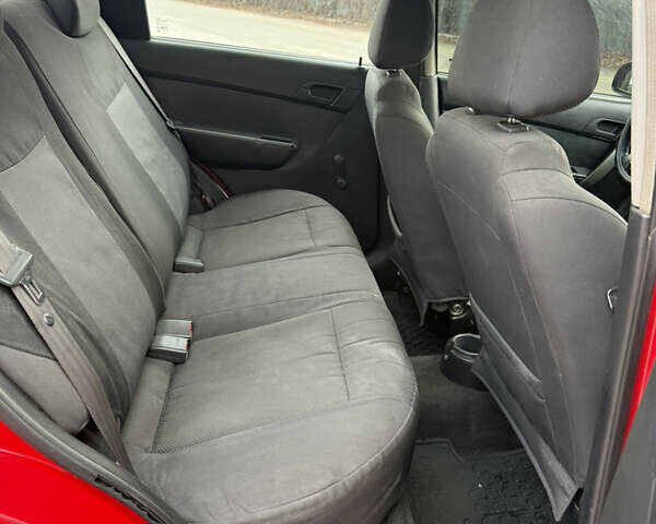 Красный Шевроле Авео, объемом двигателя 1.5 л и пробегом 187 тыс. км за 3300 $, фото 17 на Automoto.ua