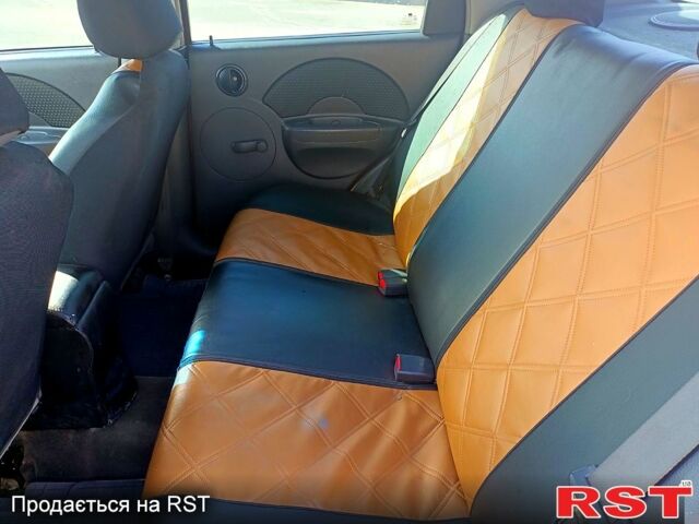 Красный Шевроле Авео, объемом двигателя 1.5 л и пробегом 190 тыс. км за 3100 $, фото 9 на Automoto.ua