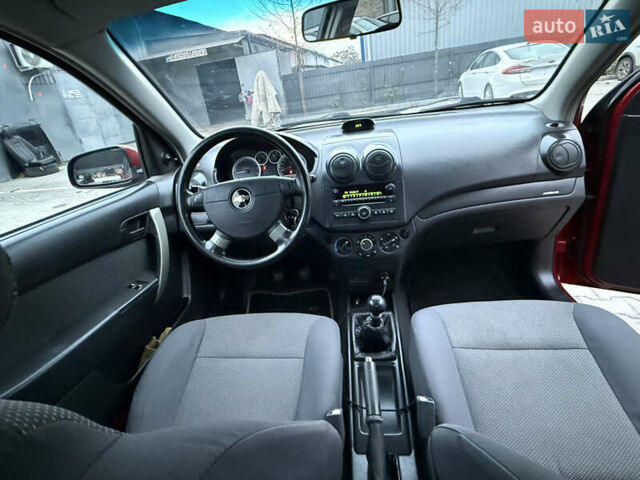 Красный Шевроле Авео, объемом двигателя 1.4 л и пробегом 180 тыс. км за 3300 $, фото 11 на Automoto.ua
