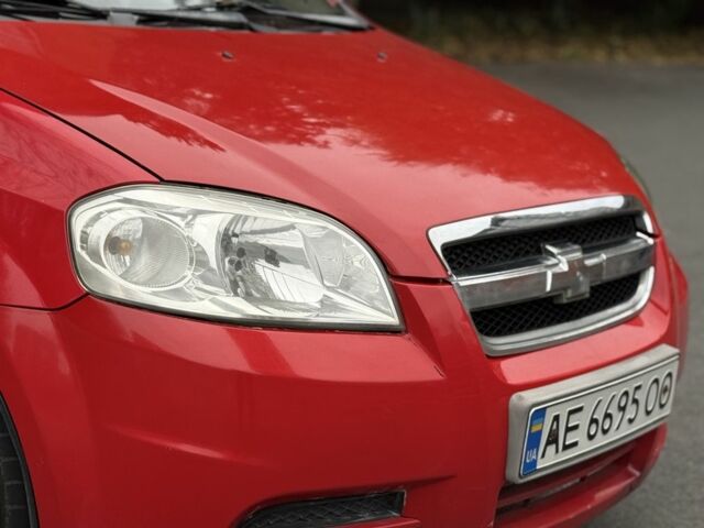 Красный Шевроле Авео, объемом двигателя 1.5 л и пробегом 280 тыс. км за 2800 $, фото 3 на Automoto.ua