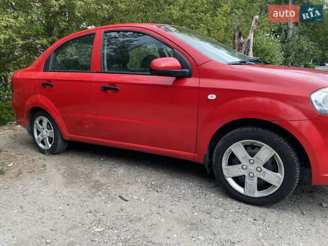 Красный Шевроле Авео, объемом двигателя 1.5 л и пробегом 176 тыс. км за 3300 $, фото 3 на Automoto.ua