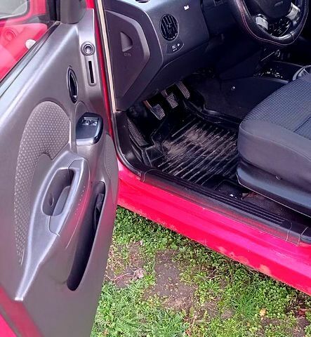 Красный Шевроле Авео, объемом двигателя 1.5 л и пробегом 250 тыс. км за 2200 $, фото 4 на Automoto.ua