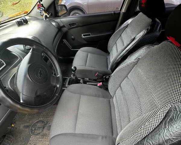 Красный Шевроле Авео, объемом двигателя 1.4 л и пробегом 168 тыс. км за 3700 $, фото 9 на Automoto.ua