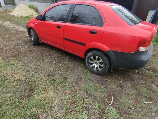 Красный Шевроле Авео, объемом двигателя 1.5 л и пробегом 163 тыс. км за 2100 $, фото 3 на Automoto.ua