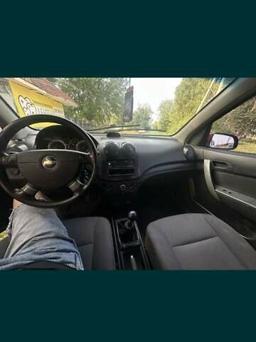 Красный Шевроле Авео, объемом двигателя 1.5 л и пробегом 176 тыс. км за 2650 $, фото 1 на Automoto.ua