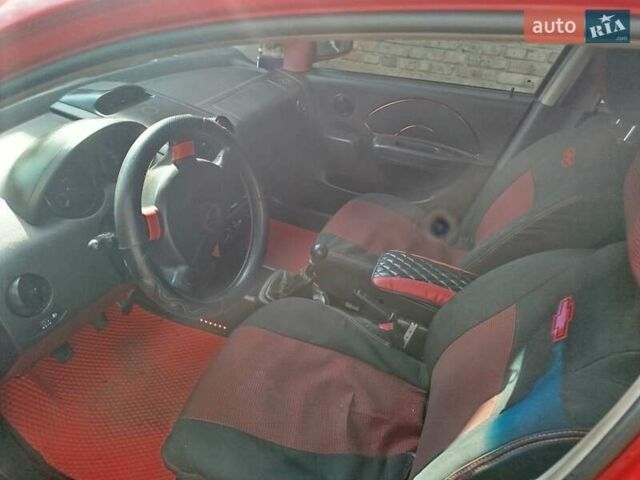 Красный Шевроле Авео, объемом двигателя 1.5 л и пробегом 226 тыс. км за 3500 $, фото 2 на Automoto.ua