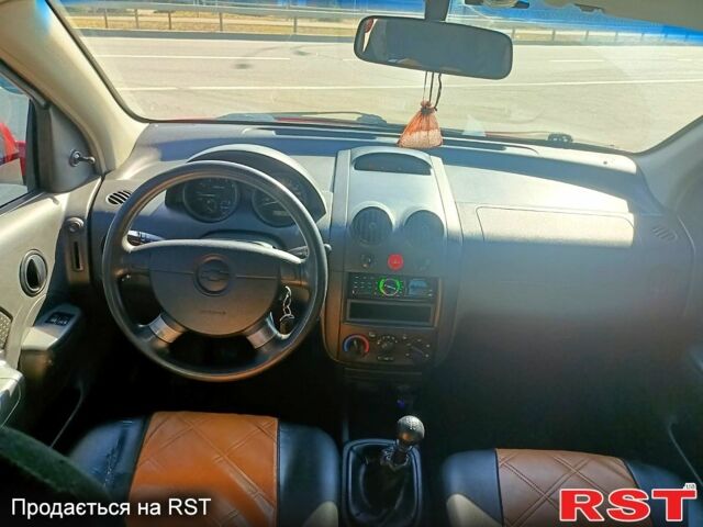 Красный Шевроле Авео, объемом двигателя 1.5 л и пробегом 190 тыс. км за 3100 $, фото 11 на Automoto.ua