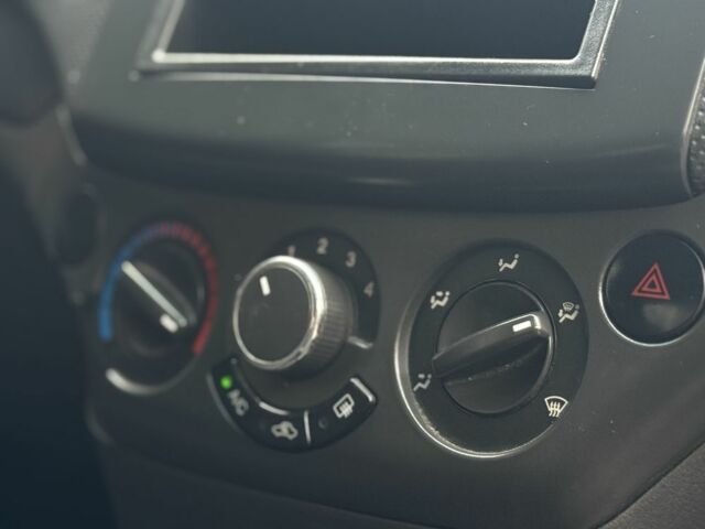 Красный Шевроле Авео, объемом двигателя 1.5 л и пробегом 280 тыс. км за 2800 $, фото 4 на Automoto.ua