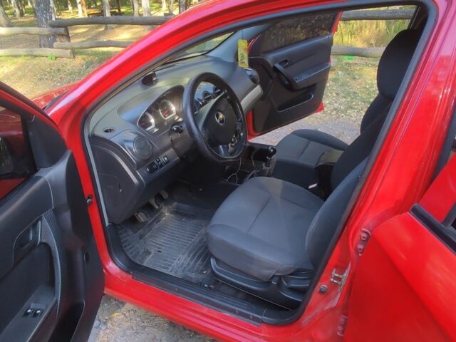 Красный Шевроле Авео, объемом двигателя 1.5 л и пробегом 241 тыс. км за 3300 $, фото 6 на Automoto.ua