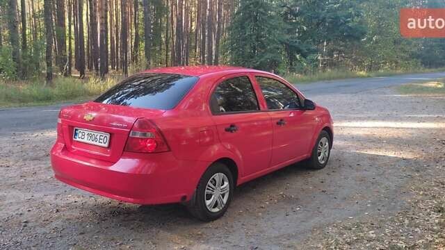 Красный Шевроле Авео, объемом двигателя 1.5 л и пробегом 241 тыс. км за 3500 $, фото 2 на Automoto.ua