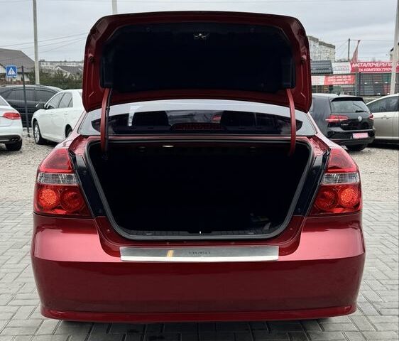 Красный Шевроле Авео, объемом двигателя 1.5 л и пробегом 27 тыс. км за 6100 $, фото 5 на Automoto.ua