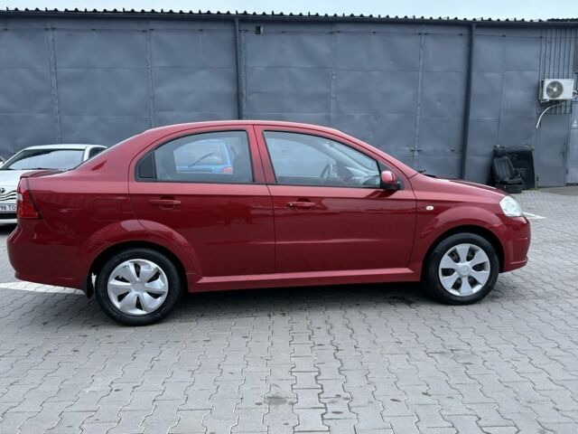 Красный Шевроле Авео, объемом двигателя 1.4 л и пробегом 180 тыс. км за 3300 $, фото 4 на Automoto.ua