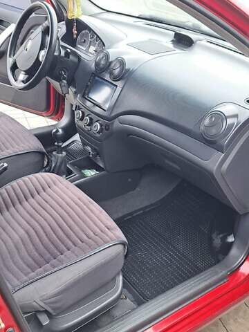 Красный Шевроле Авео, объемом двигателя 1.5 л и пробегом 194 тыс. км за 3000 $, фото 16 на Automoto.ua