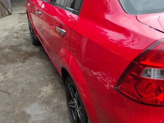 Красный Шевроле Авео, объемом двигателя 1.5 л и пробегом 200 тыс. км за 4500 $, фото 5 на Automoto.ua