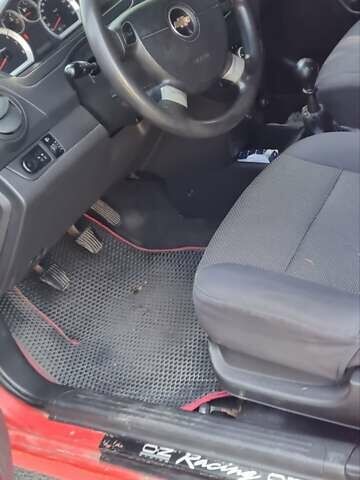 Красный Шевроле Авео, объемом двигателя 1.5 л и пробегом 178 тыс. км за 2699 $, фото 2 на Automoto.ua