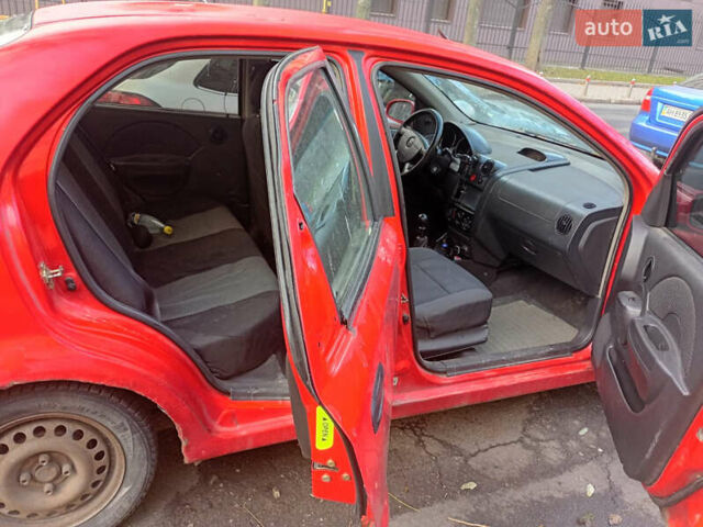 Червоний Шевроле Авео, об'ємом двигуна 1.4 л та пробігом 326 тис. км за 1700 $, фото 4 на Automoto.ua