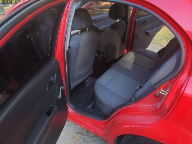 Красный Шевроле Авео, объемом двигателя 1.5 л и пробегом 241 тыс. км за 3300 $, фото 7 на Automoto.ua