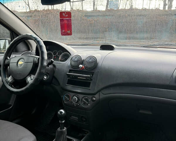 Красный Шевроле Авео, объемом двигателя 1.5 л и пробегом 187 тыс. км за 3300 $, фото 18 на Automoto.ua
