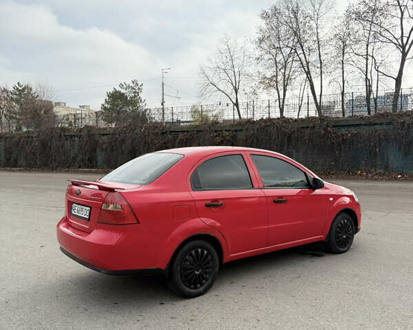 Красный Шевроле Авео, объемом двигателя 1.5 л и пробегом 187 тыс. км за 3300 $, фото 3 на Automoto.ua