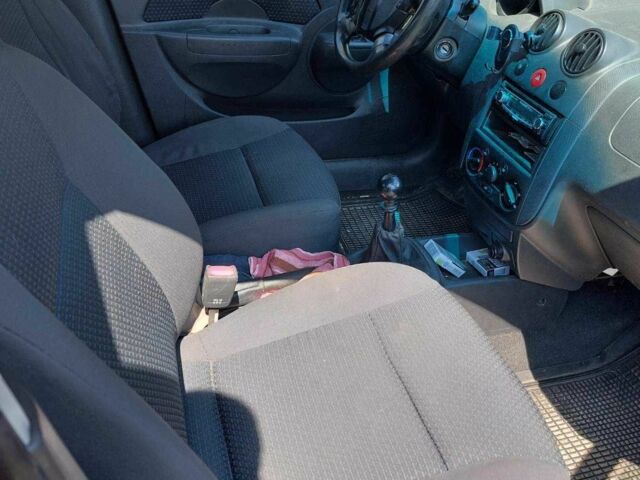 Красный Шевроле Авео, объемом двигателя 0 л и пробегом 154 тыс. км за 830 $, фото 4 на Automoto.ua