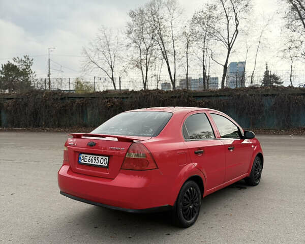 Красный Шевроле Авео, объемом двигателя 1.5 л и пробегом 187 тыс. км за 3300 $, фото 4 на Automoto.ua
