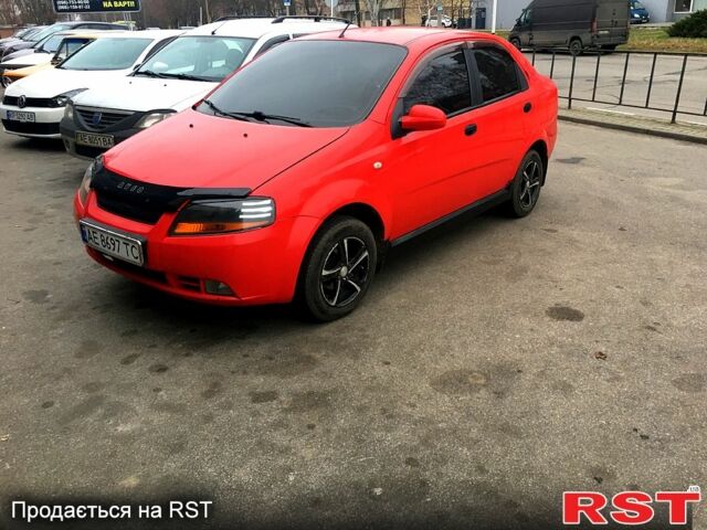 Красный Шевроле Авео, объемом двигателя 1.5 л и пробегом 280 тыс. км за 2800 $, фото 4 на Automoto.ua