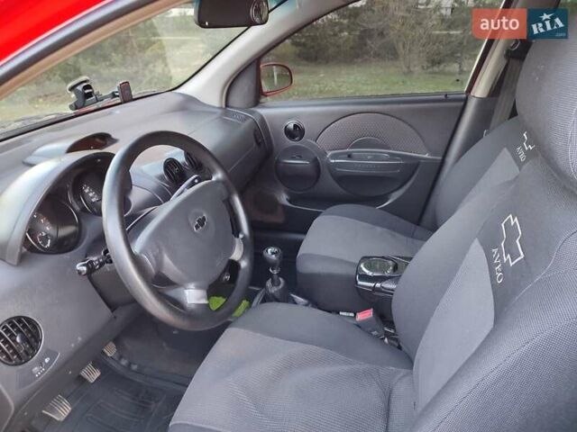 Красный Шевроле Авео, объемом двигателя 1.5 л и пробегом 190 тыс. км за 3300 $, фото 13 на Automoto.ua