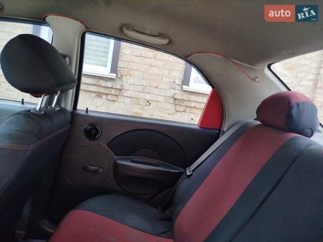 Красный Шевроле Авео, объемом двигателя 1.5 л и пробегом 226 тыс. км за 3500 $, фото 3 на Automoto.ua